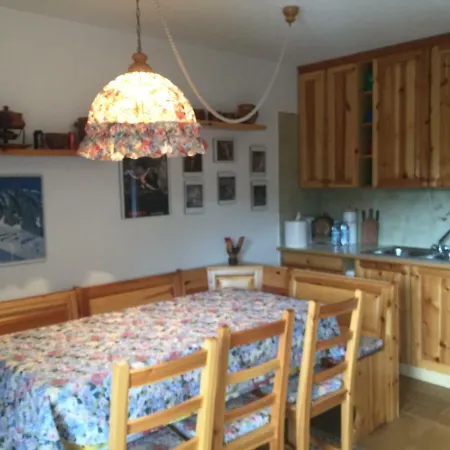 Cozy Excellent Location, 100 M Starting 