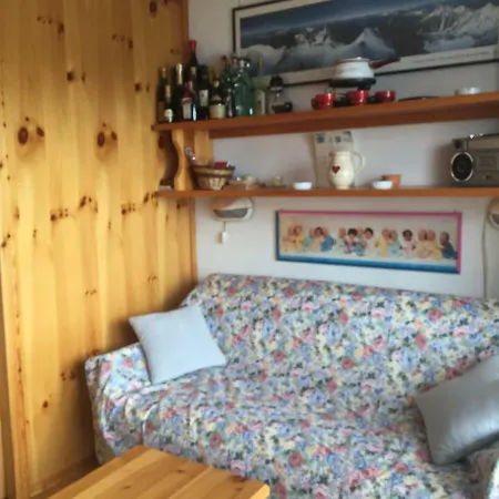 Apartmán Cozy Excellent Location, 100 M Starting 
