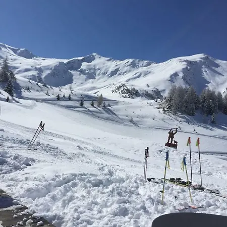Cozy Excellent Location, 100 M Starting 