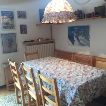 Apartman Cozy Excellent Location, 100 M Starting 